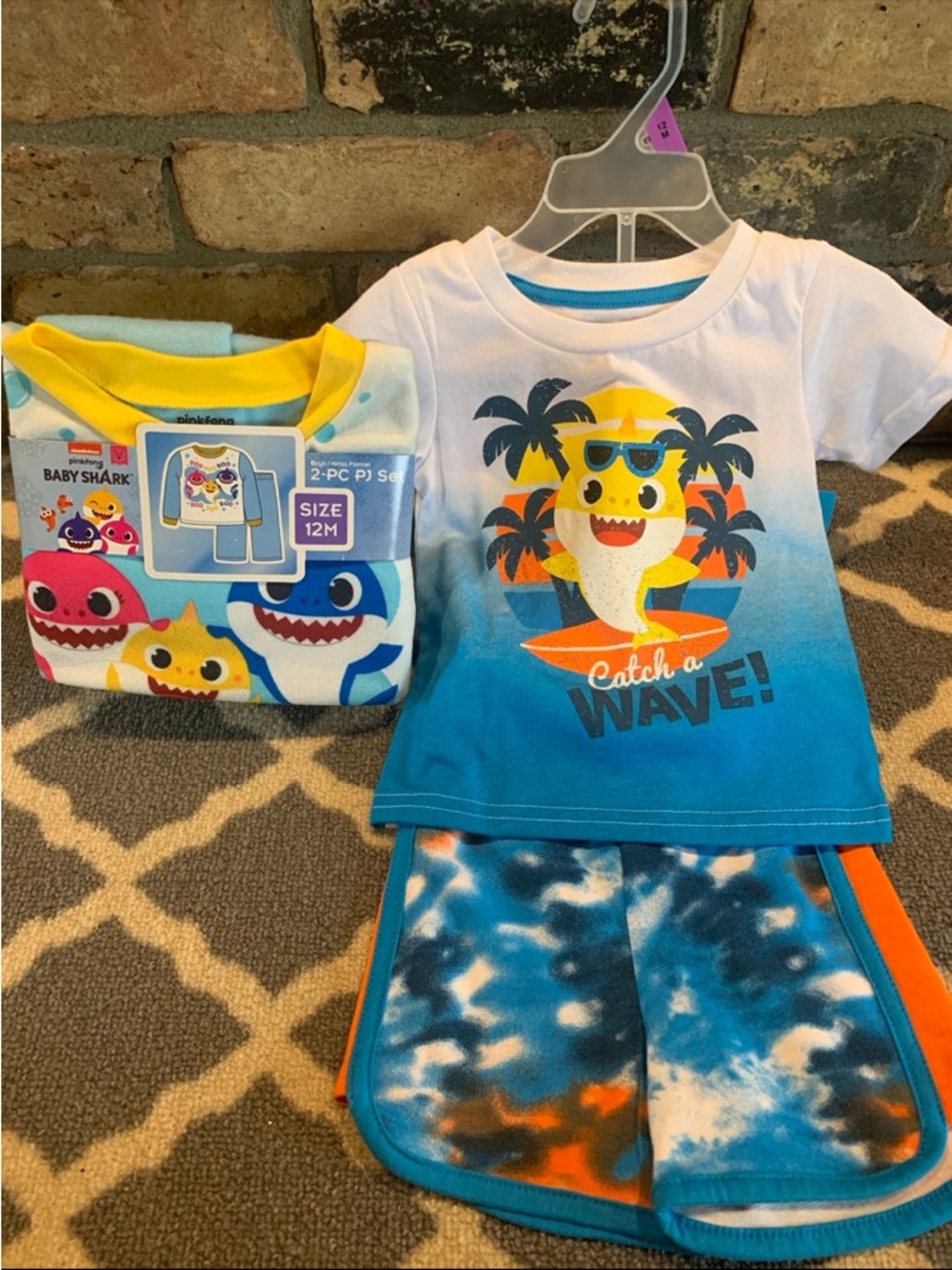 Boys 12 months Baby Shark pajamas & outfit bundle NWT